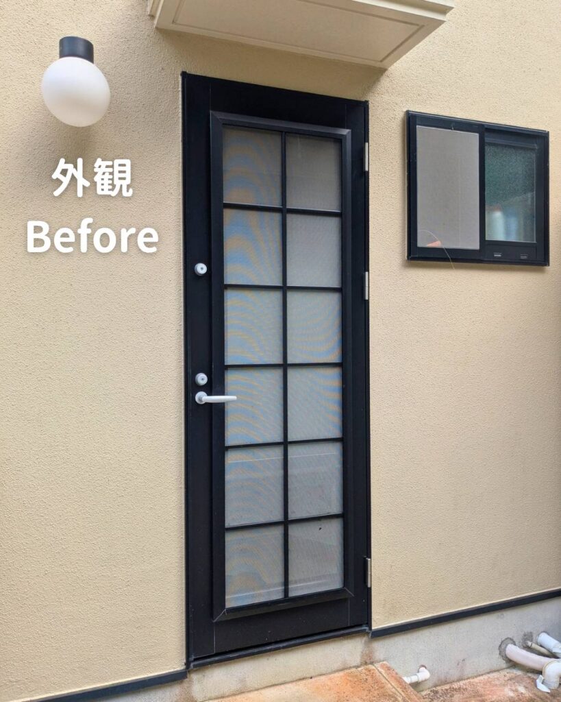 山県市で施工した高断熱勝手口ドア施工前①