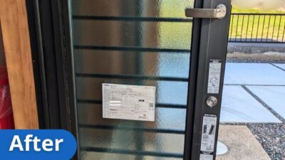 【岐阜県岐阜市】サーモスL採風勝手口ドアのガラス修理施工事例｜慎重な作業でキレイに元通りになりました