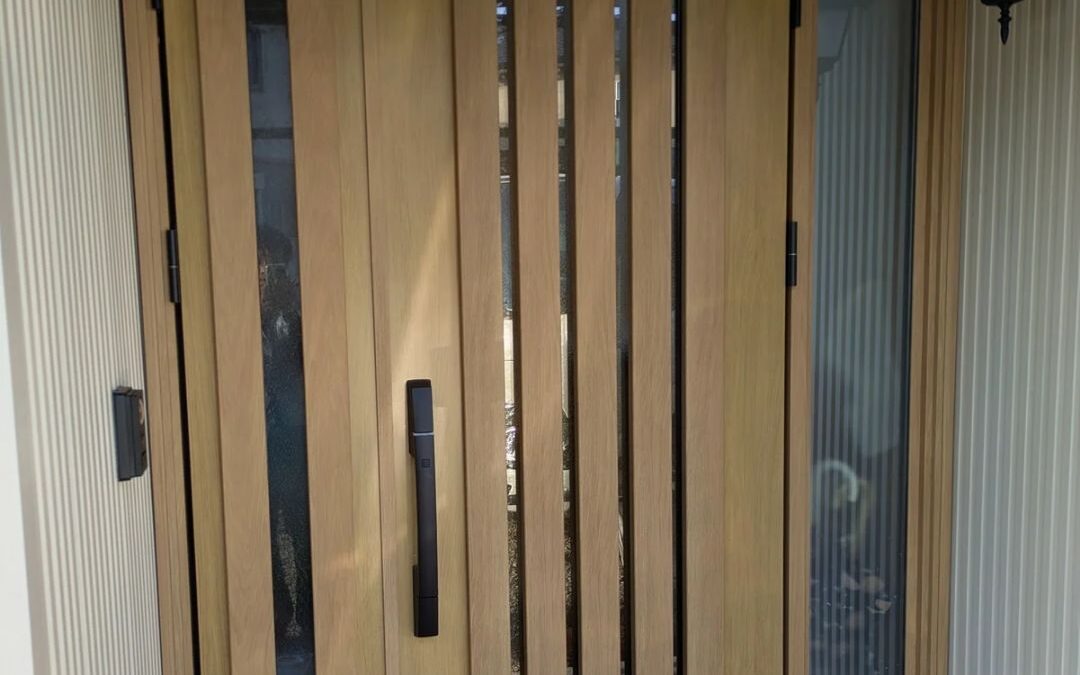 【玄関リフォーム事例】岐阜県関市｜玄関引戸を袖付き親子ドアに交換しました。