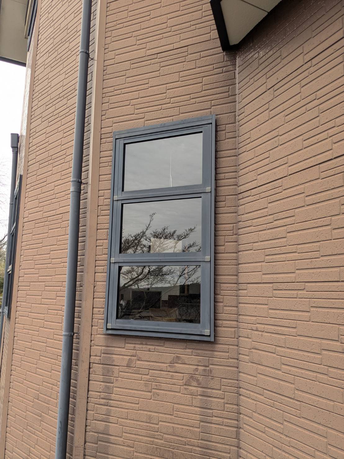 施工前 室外側 オーニング窓