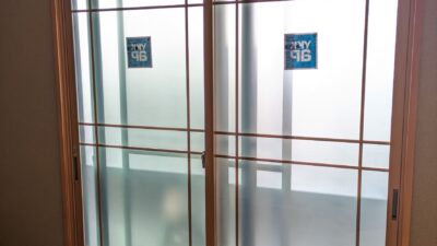 【岐阜県関市】和室にも似合う内窓設置事例｜エレガント格子のナチュラルカラーが上品な仕上がりに