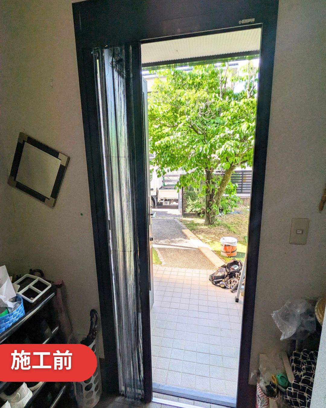 関市 玄関収納網戸 交換前